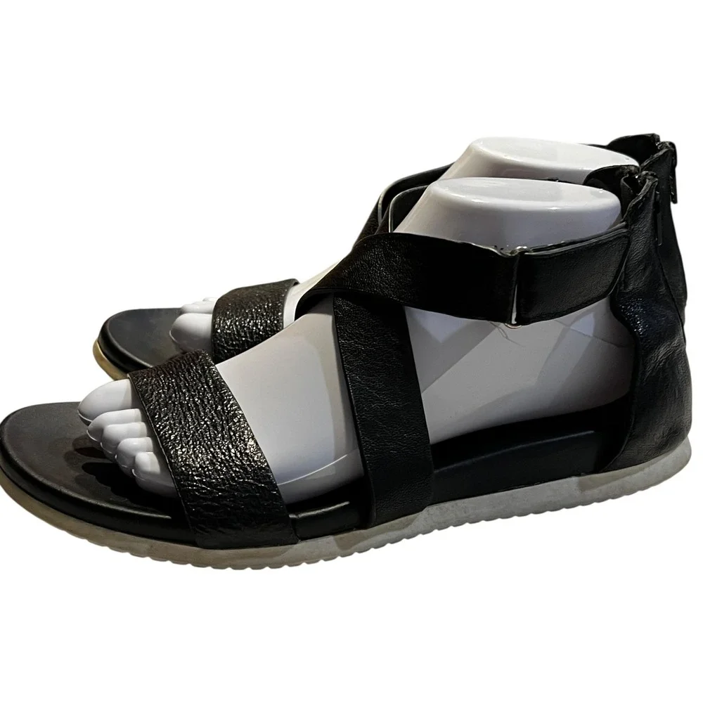 Sofft Black Leather Criss Cross Strap Flat Sandals Women's Size‎ 8.5 Casual